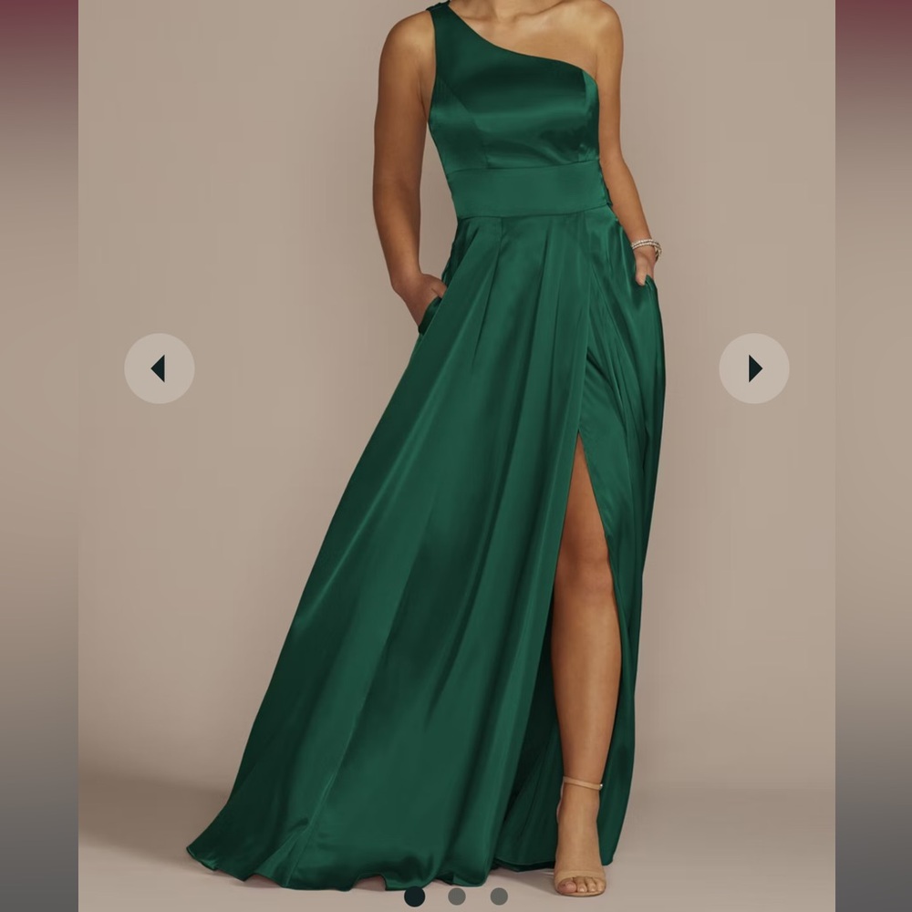 David’s Bridal Bridesmaid/formal dress in Juniper green no alterations